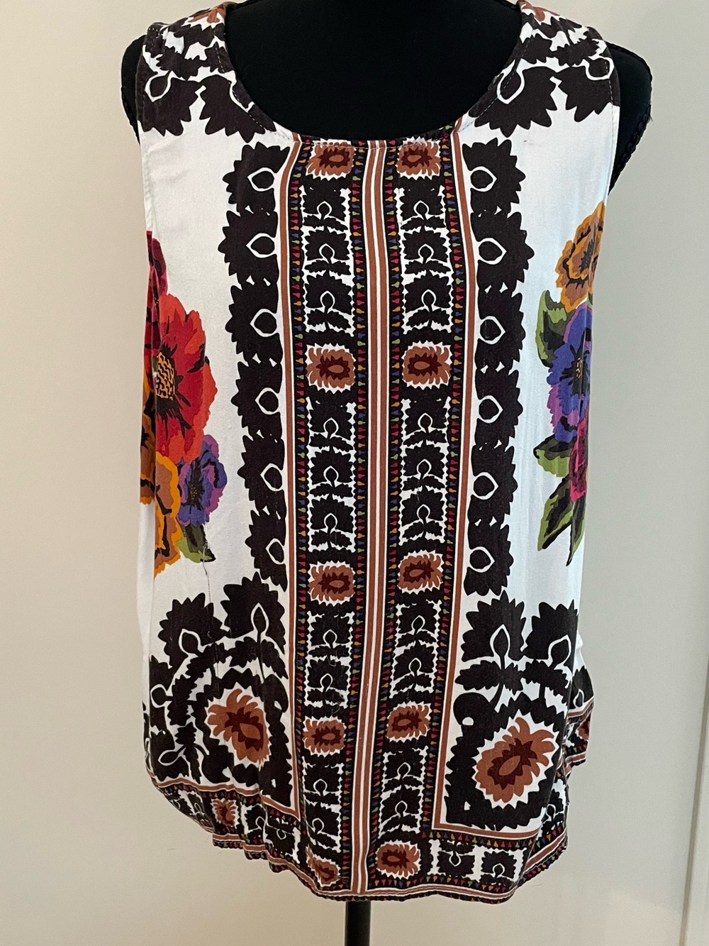 Rachel Zoe Sleeveless Floral Scroll Print Blouse Wooden Buttons Resortwear, L